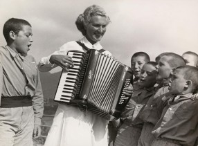 Musica all'aria aperta alla colonia alpina Mario Garbagni.