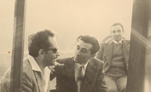 Ernesto Marelli in gita in barca con i colleghi della scuola tecnica aziendale.