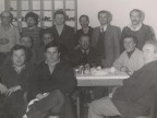 Foto di gruppo di Guido Castelli con i colleghi durante una cena.