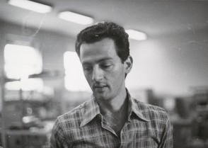 Giacomo Seghezzi in officina collaudo materiali.