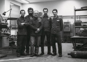 Giacomo Seghezzi con i colleghi dell'officina collaudo materiali.