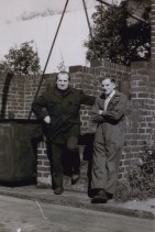 Angelo Arnoldi al lavoro con un collega inglese.